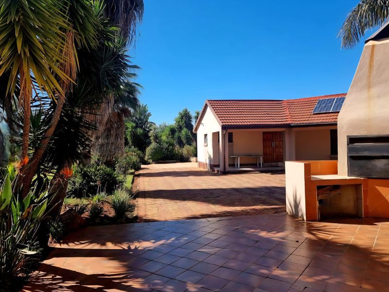6 Bedroom House for Sale in Bendor - Photo 5