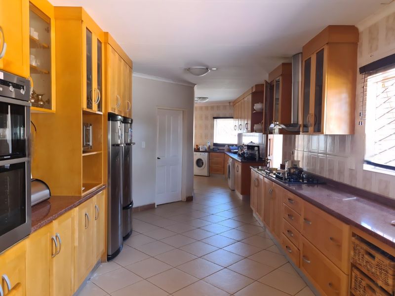 6 Bedroom House for Sale in Bendor - Photo 8
