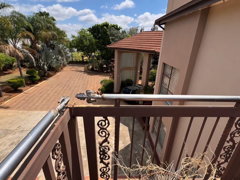 6 Bedroom House for Sale in Bendor - Photo 7
