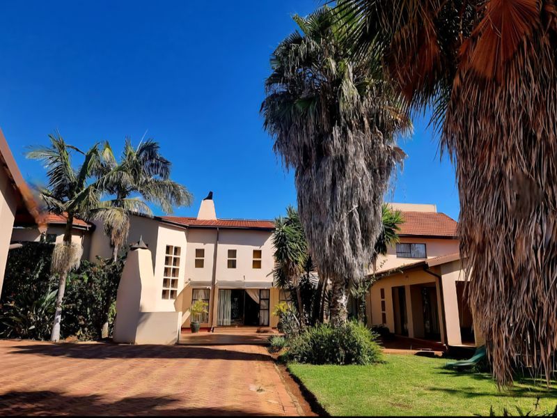 6 Bedroom House for Sale in Bendor - Photo 3