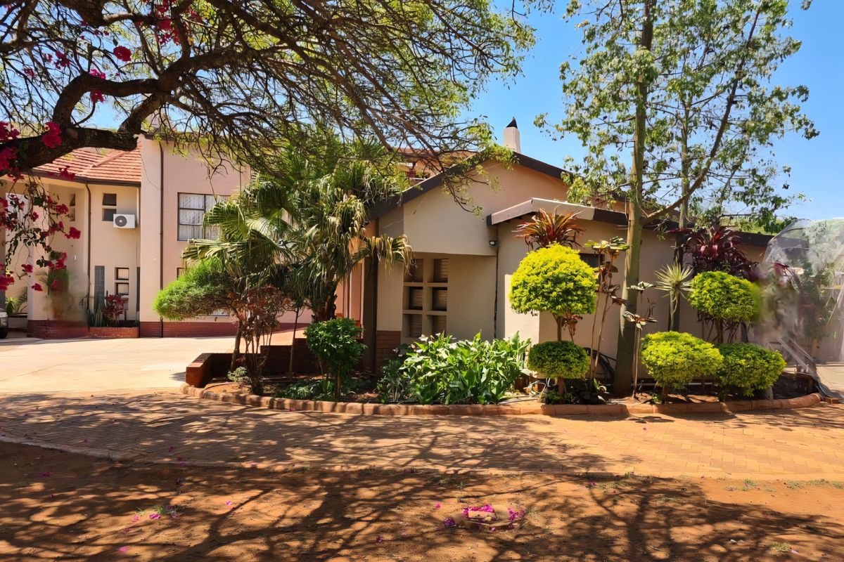 6 Bedroom House for Sale in Bendor - Photo 4