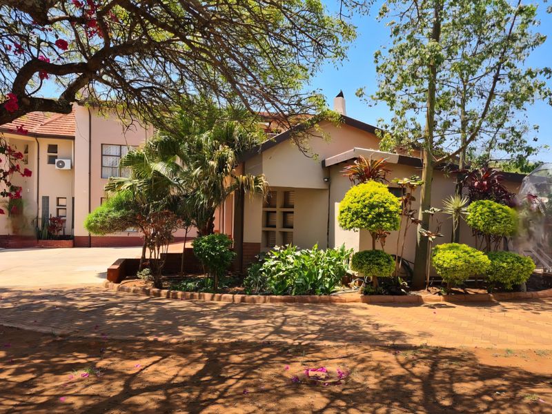 6 Bedroom House for Sale in Bendor - Photo 4