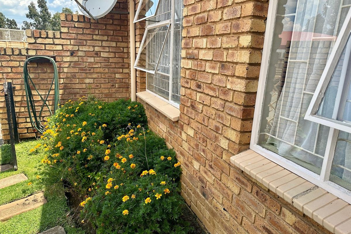 Your Perfect Starter Home Awaits — Garden, Garage & More! - Photo 4