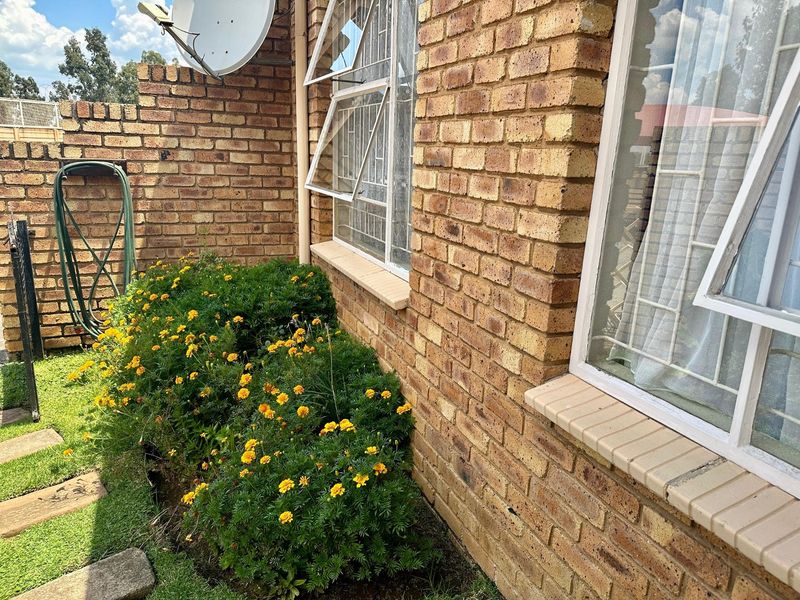 Your Perfect Starter Home Awaits — Garden, Garage & More! - Photo 4