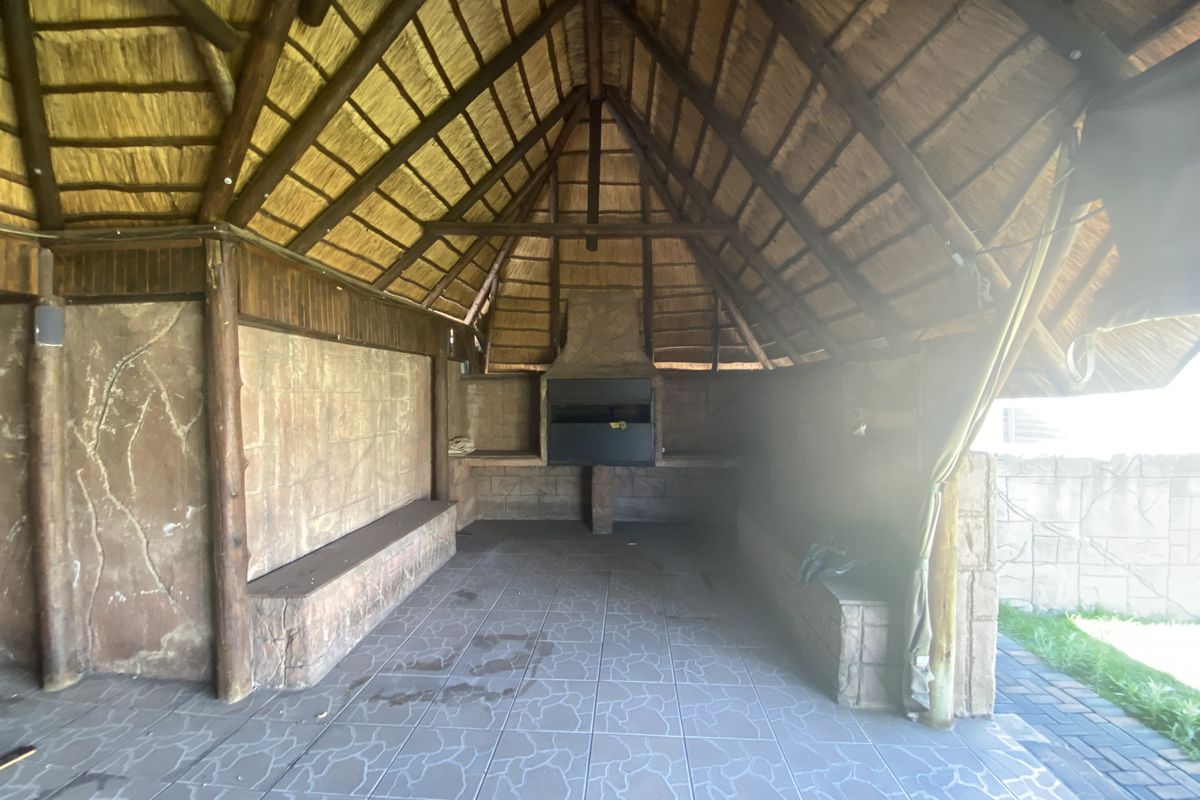 3 Bedroom House with a Flatlet\Teenage Pad Boksburg South - Photo 2