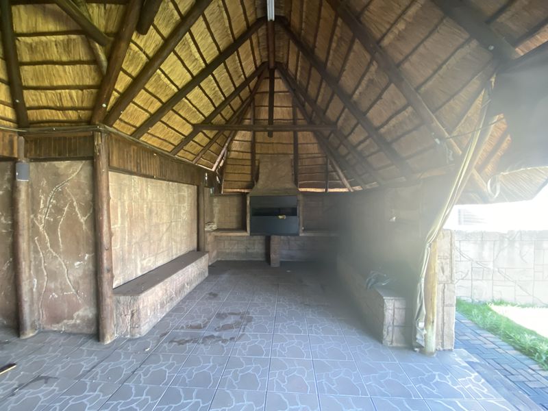 3 Bedroom House with a Flatlet\Teenage Pad Boksburg South - Photo 2