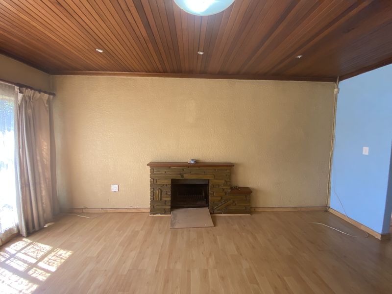 3 Bedroom House with a Flatlet\Teenage Pad Boksburg South - Photo 8