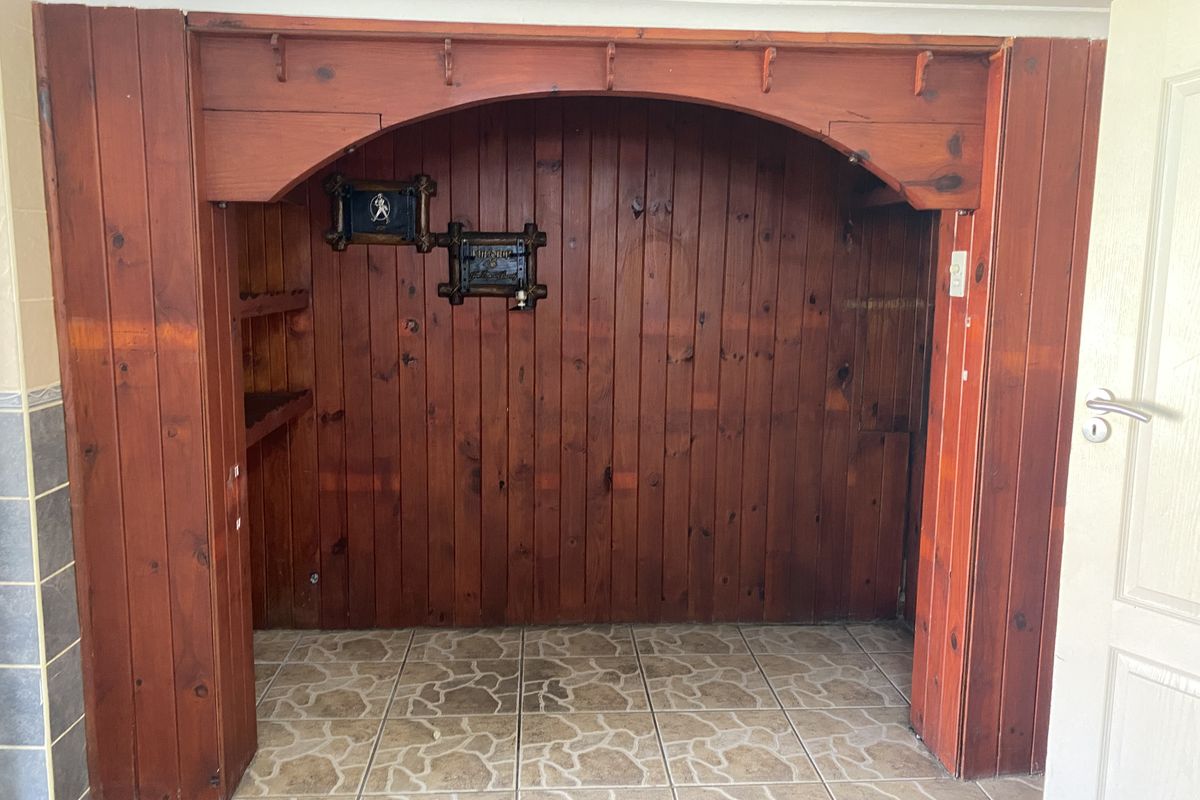 3 Bedroom House with a Flatlet\Teenage Pad Boksburg South - Photo 3