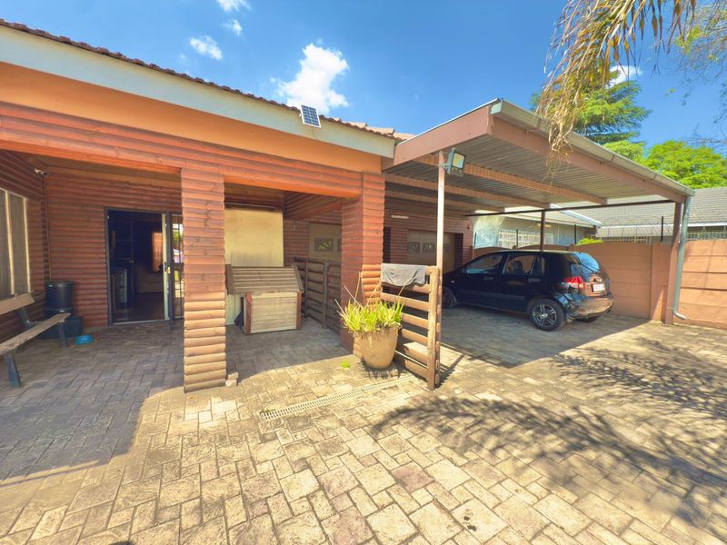 Stunning Home For Sale In A Neat Area, What More Do You Need? - Photo 6