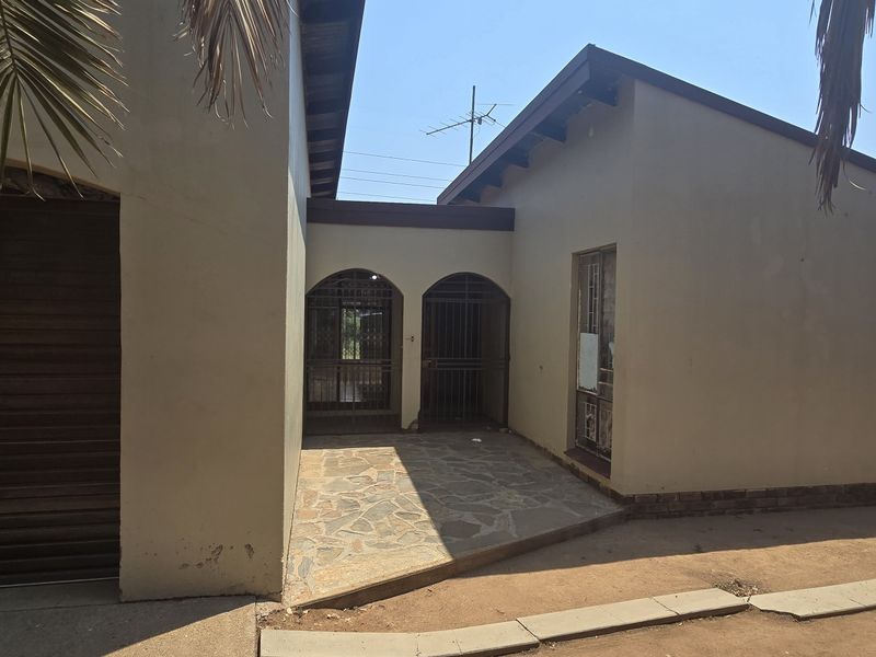 3 Bedroom House for Sale in Polokwane Central - Photo 1