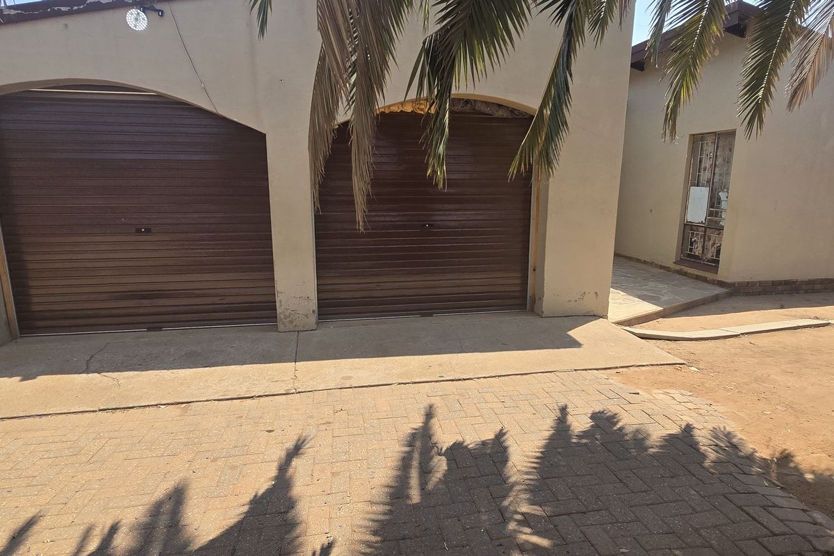 3 Bedroom House for Sale in Polokwane Central - Photo 2