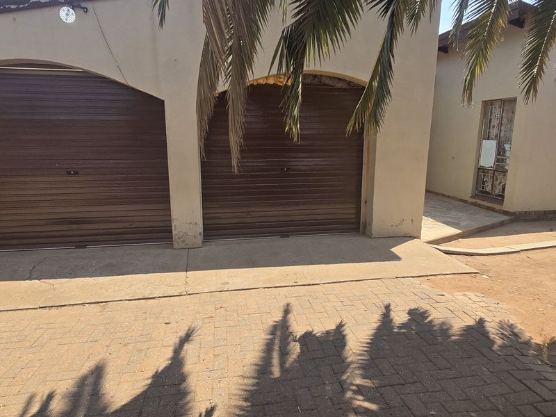 3 Bedroom House for Sale in Polokwane Central - Photo 2