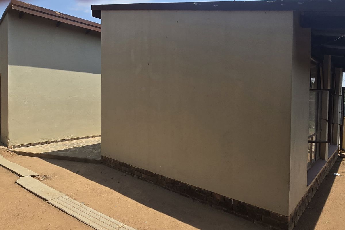 3 Bedroom House for Sale in Polokwane Central - Photo 5