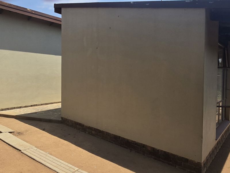 3 Bedroom House for Sale in Polokwane Central - Photo 5