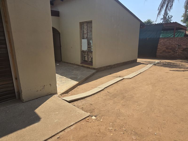 3 Bedroom House for Sale in Polokwane Central - Photo 7