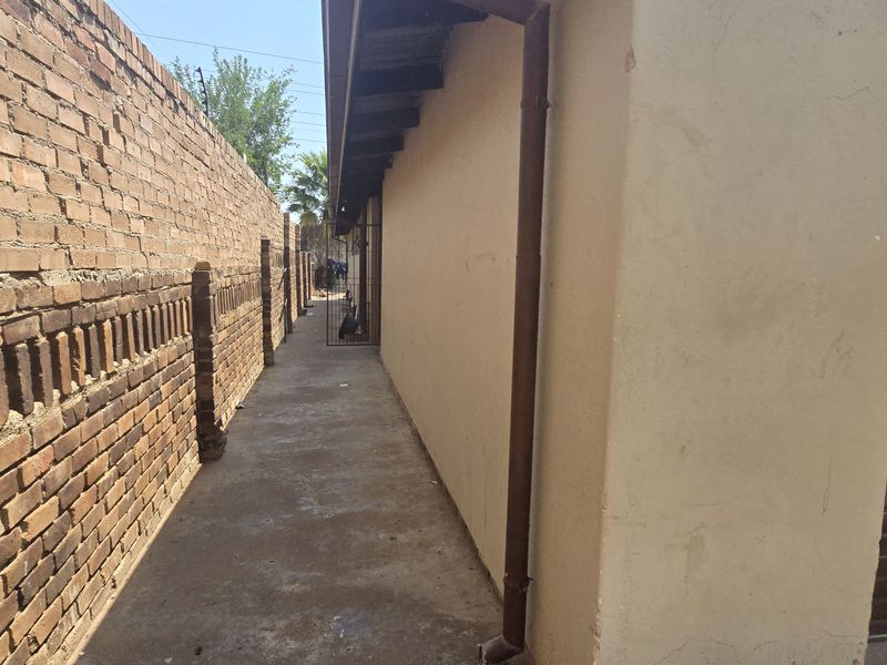 3 Bedroom House for Sale in Polokwane Central - Photo 8