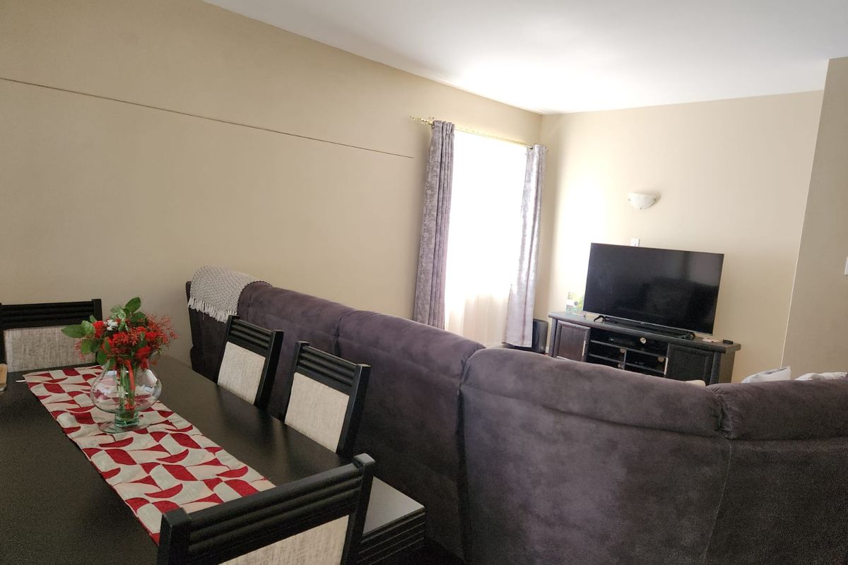 Spacious 2-Bedroom, 1-Bathroom Apartment in Humewood - Photo 5