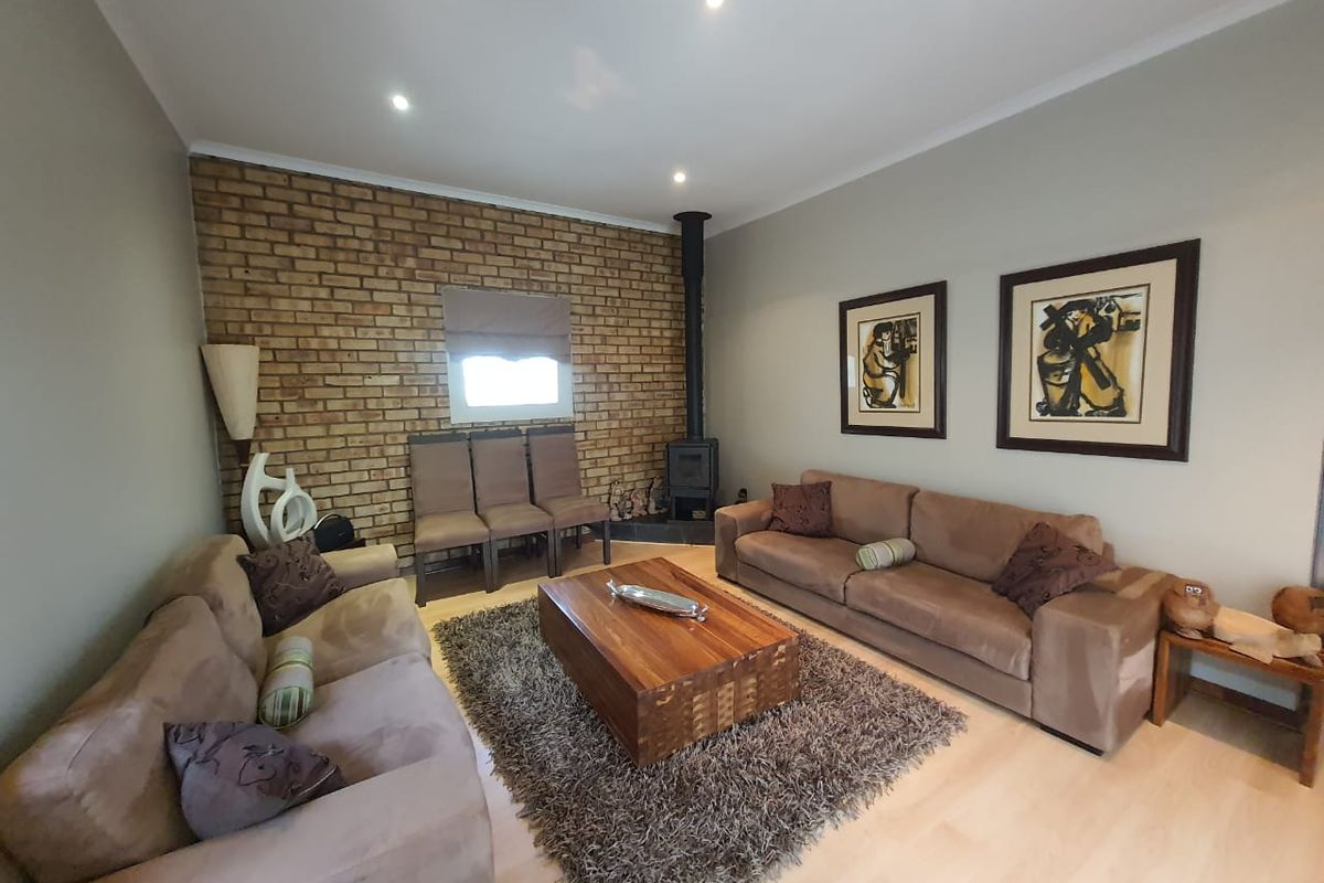 Absolute Diamond In The Prime Location. - Photo 5