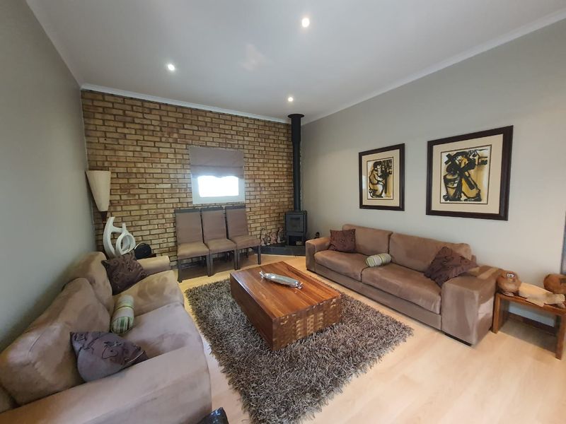 Absolute Diamond In The Prime Location. - Photo 5
