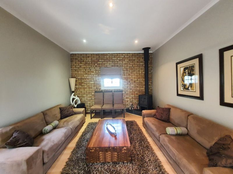 Absolute Diamond In The Prime Location. - Photo 4