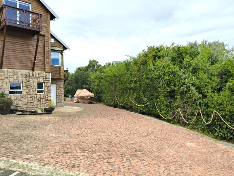 Multi- level home in the Gamoos - Photo 4