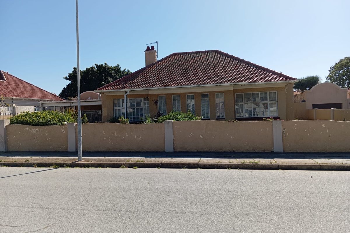 Spacious Family Home with Flatlet – Prime Location Near Top Schools & Hospital - Photo 3