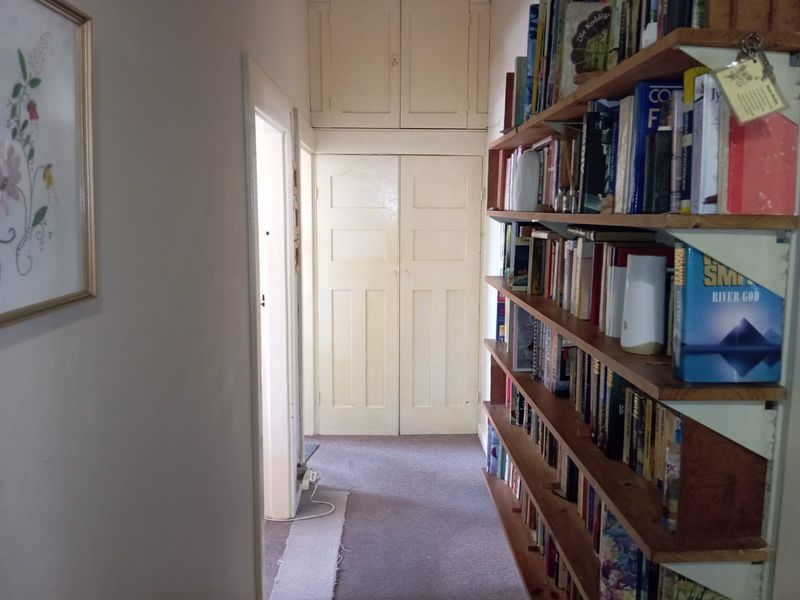 Spacious Family Home with Flatlet – Prime Location Near Top Schools & Hospital - Photo 10