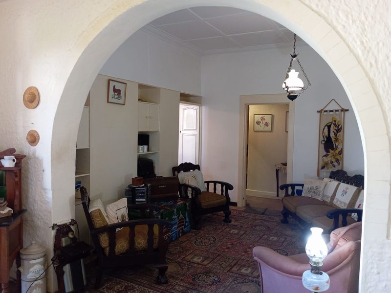 Spacious Family Home with Flatlet – Prime Location Near Top Schools & Hospital - Photo 9