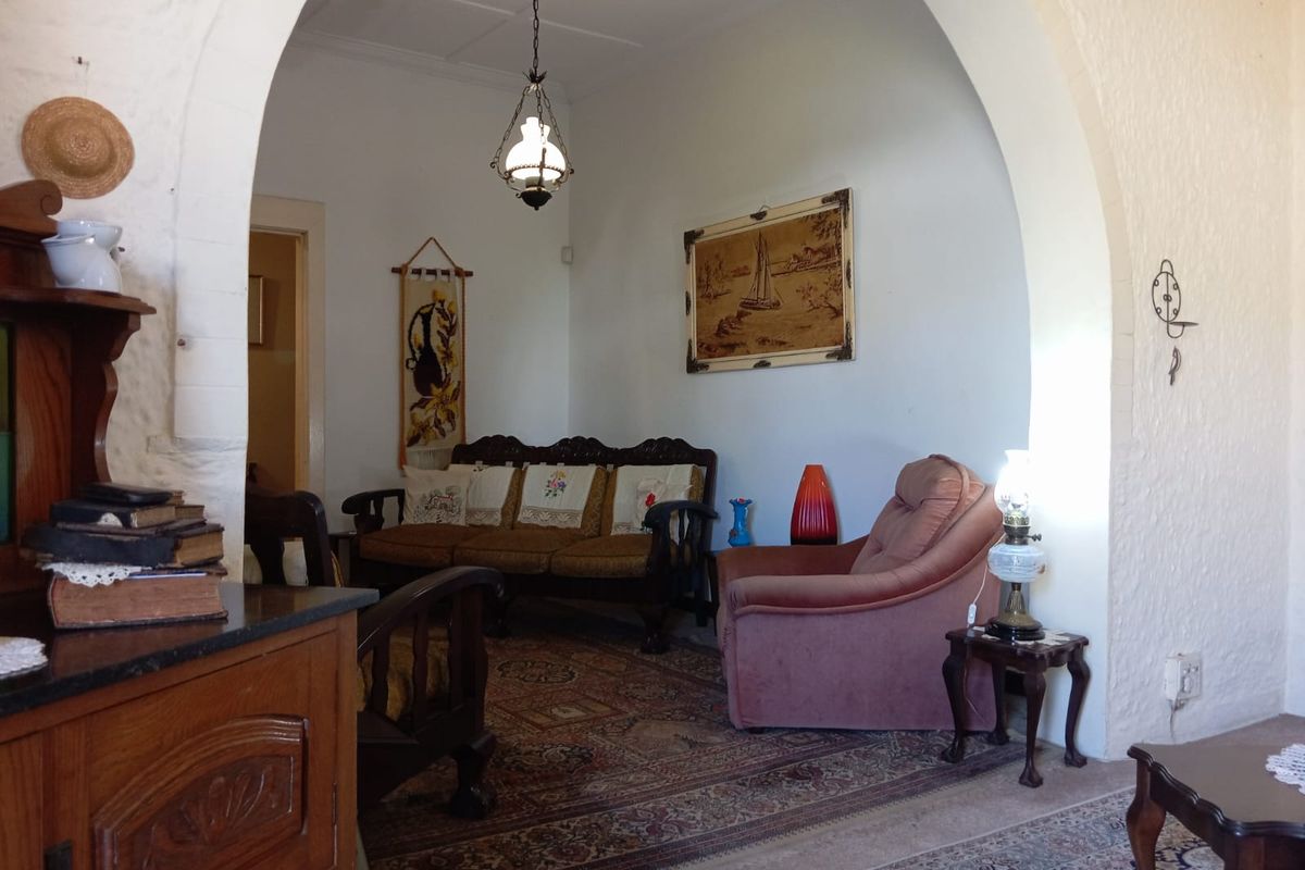 Spacious Family Home with Flatlet – Prime Location Near Top Schools & Hospital - Photo 5