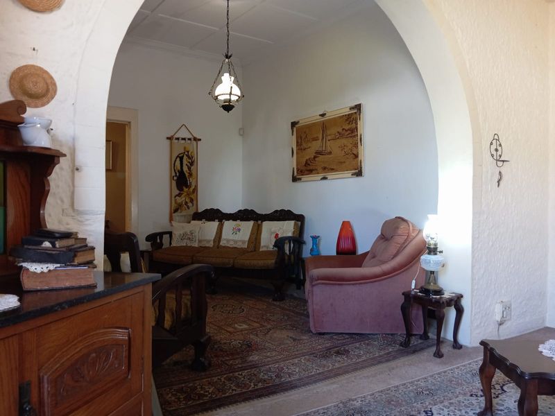 Spacious Family Home with Flatlet – Prime Location Near Top Schools & Hospital - Photo 5