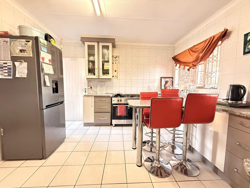 3 Bedroom Family Home in Pioneer Park Newcastle - Photo 10