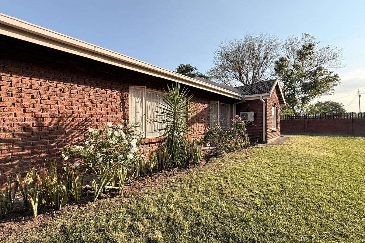 3 Bedroom Family Home in Pioneer Park Newcastle - Photo 3