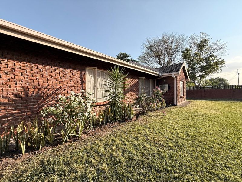 3 Bedroom Family Home in Pioneer Park Newcastle - Photo 3