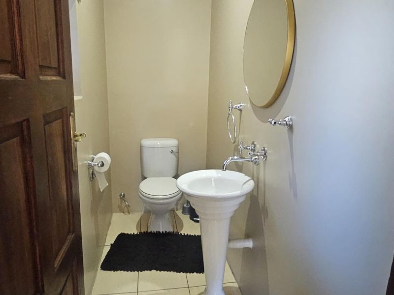 Come and view this stunning property, neat and modern. Move in ready - Photo 5