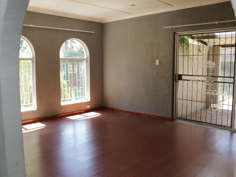 Location, Lifestyle & Loads of Potential! - Photo 5