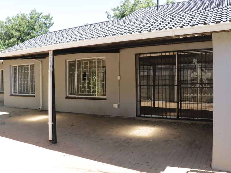 Location, Lifestyle & Loads of Potential! - Photo 3