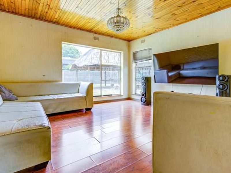 🧱 Spacious Facebrick Retreat in Sunward Park – Where Style Meets Serenity - Photo 9