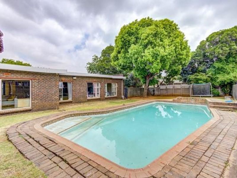 🧱 Spacious Facebrick Retreat in Sunward Park – Where Style Meets Serenity - Photo 10