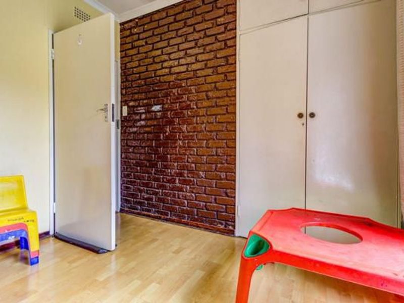 🧱 Spacious Facebrick Retreat in Sunward Park – Where Style Meets Serenity - Photo 8