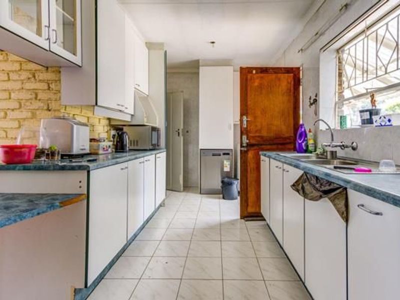 🧱 Spacious Facebrick Retreat in Sunward Park – Where Style Meets Serenity - Photo 5