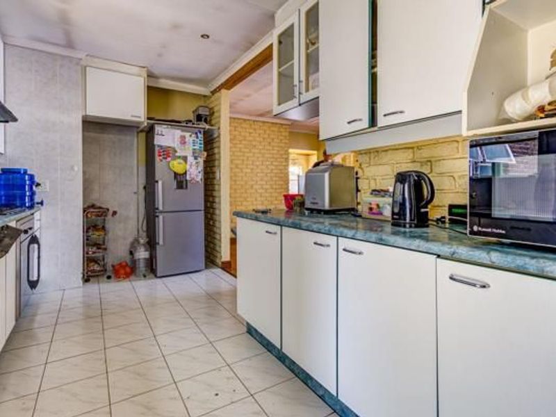 🧱 Spacious Facebrick Retreat in Sunward Park – Where Style Meets Serenity - Photo 3