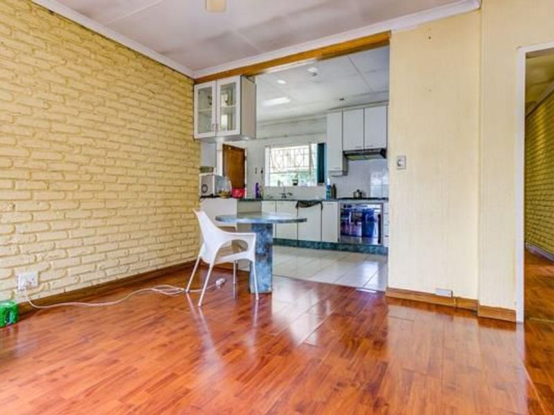 🧱 Spacious Facebrick Retreat in Sunward Park – Where Style Meets Serenity - Photo 2