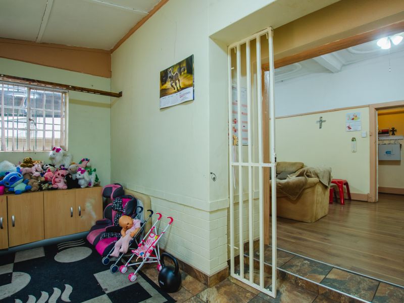 3 Bedroom with a Flat in Boksburg South - Photo 8