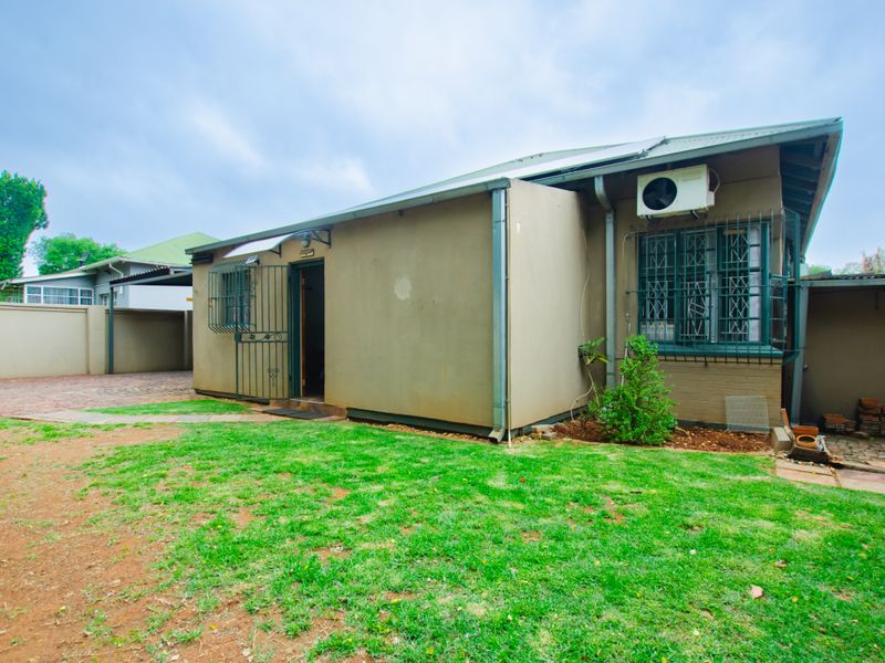 3 Bedroom with a Flat in Boksburg South - Photo 7