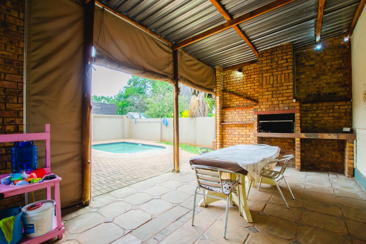 3 Bedroom with a Flat in Boksburg South - Photo 3