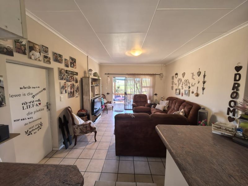 Inviting Home with Scenic Mountain Views - Photo 7