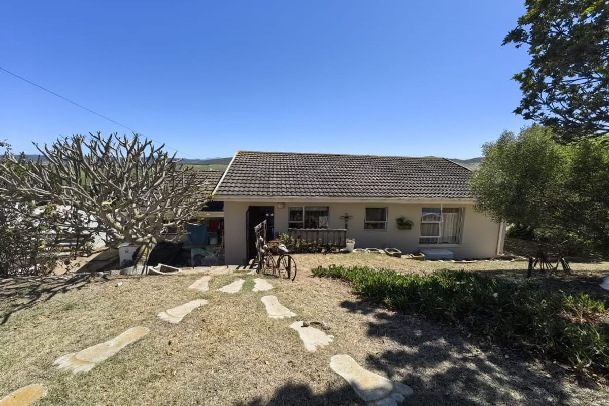 Inviting Home with Scenic Mountain Views - Photo 2