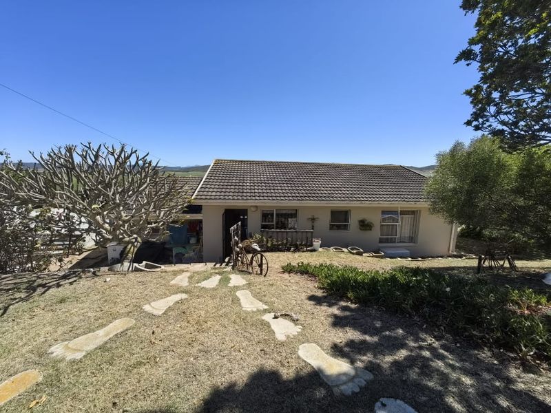 Inviting Home with Scenic Mountain Views - Photo 2