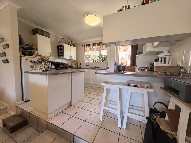 Inviting Home with Scenic Mountain Views - Photo 3