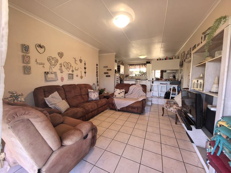 Inviting Home with Scenic Mountain Views - Photo 4